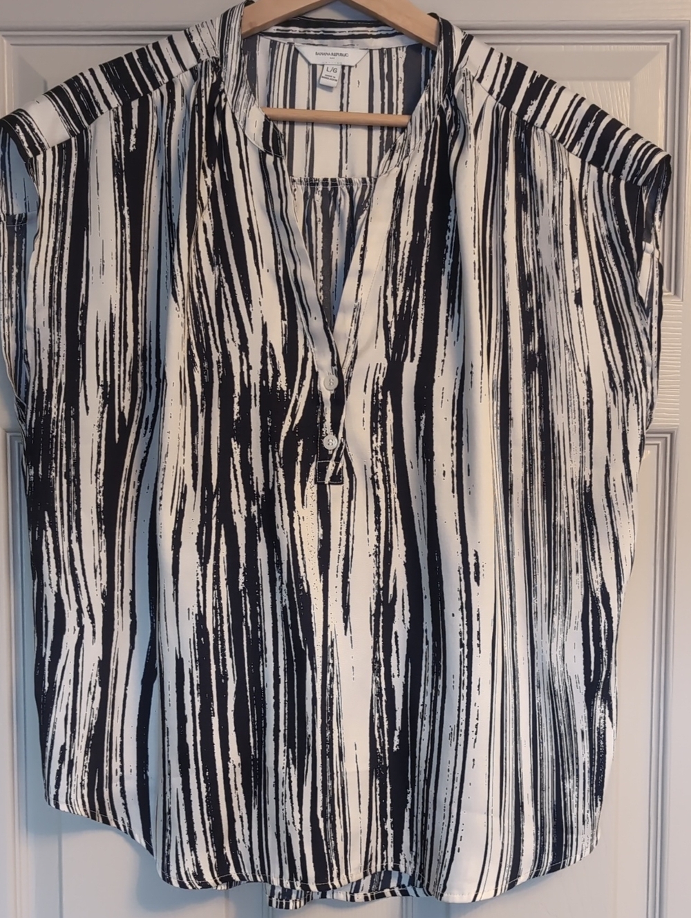 Banana Republic Navy and White Vertical Brushstroke Blouse
